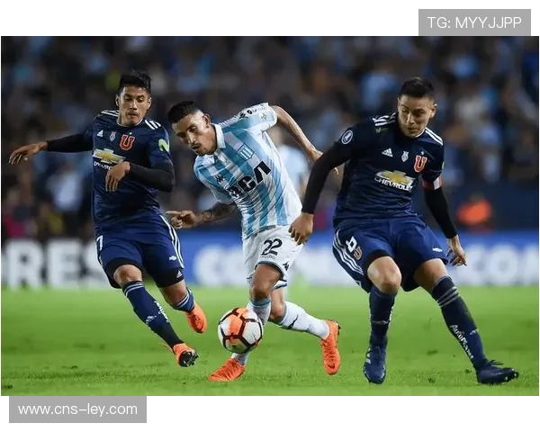 科隆vs沃尔夫斯堡赛前裁判求婚，浪漫时刻获全场祝福